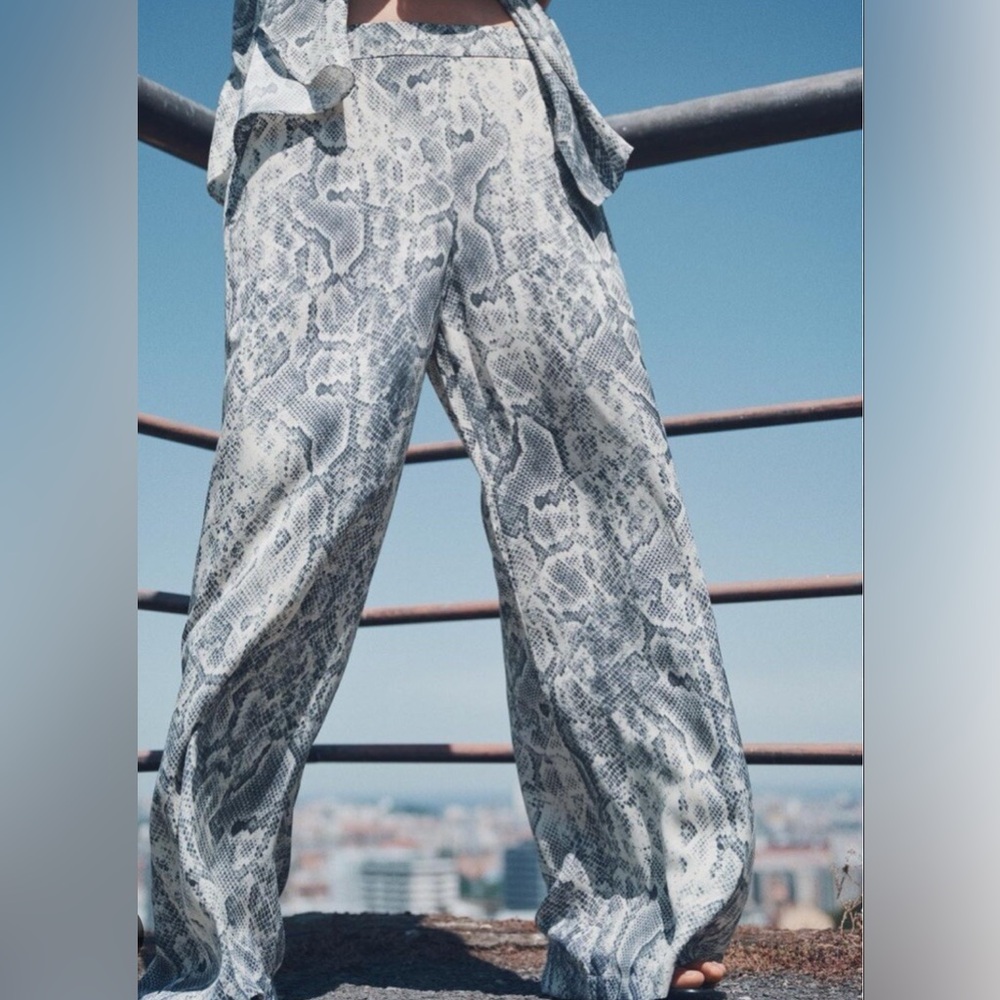NWT - Zara Blue and Cream Wide Leg Snakeskin Trousers